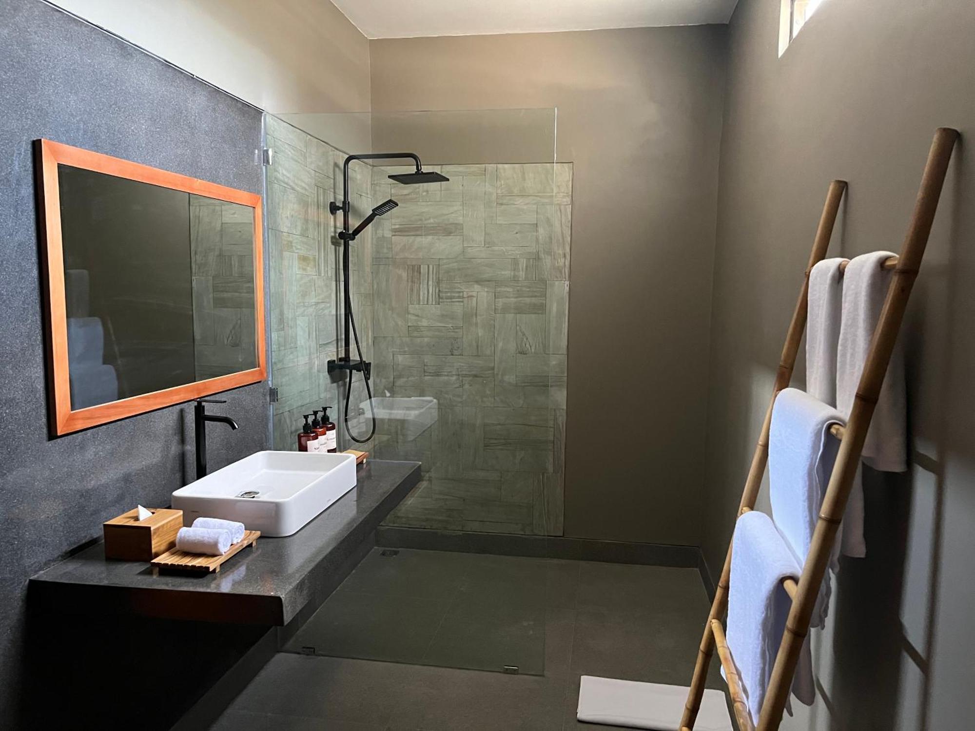 Tropical Almond Villa Uluwatu Εξωτερικό φωτογραφία