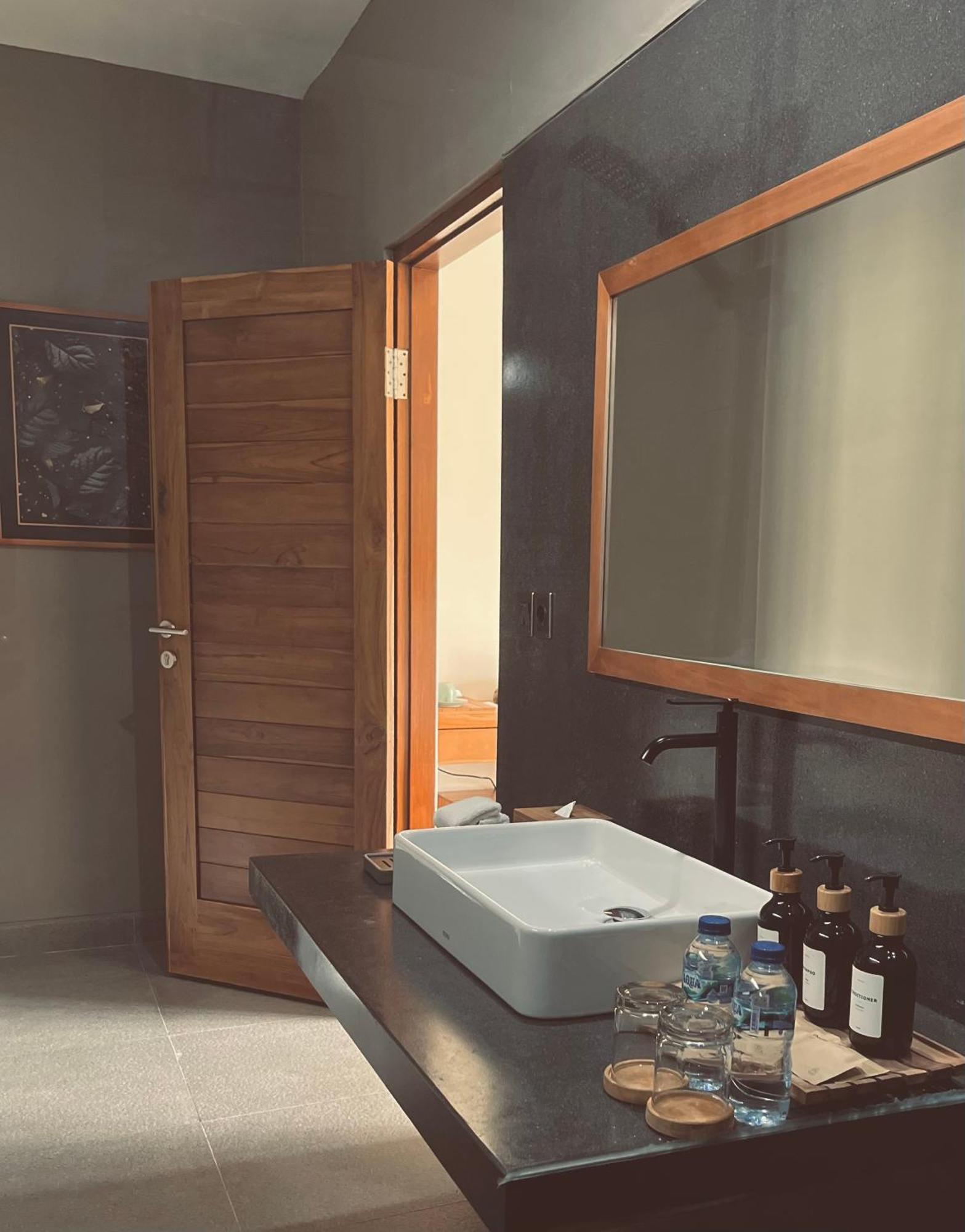 Tropical Almond Villa Uluwatu Εξωτερικό φωτογραφία